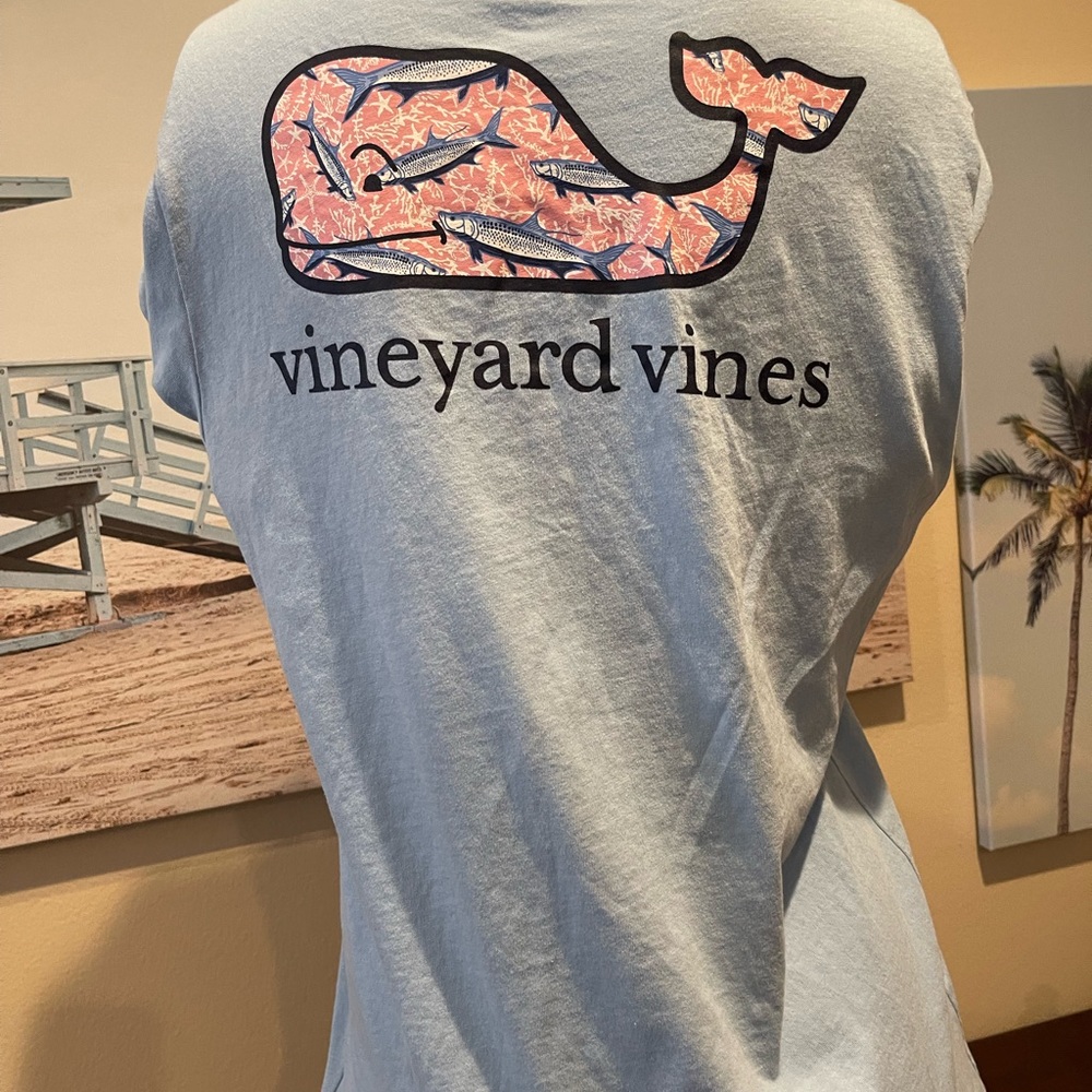 EUC Vineyard Vines tshirt XL kids - fish design